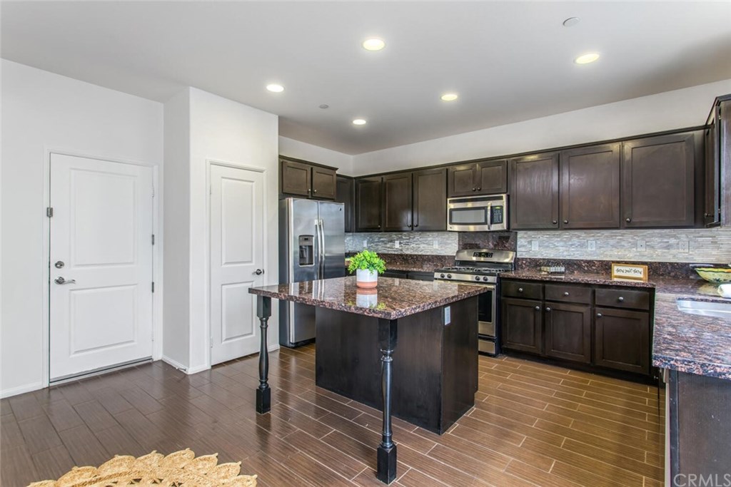 8251 Perla Drive Riverside, CA 92504 - Photo 9 of 38