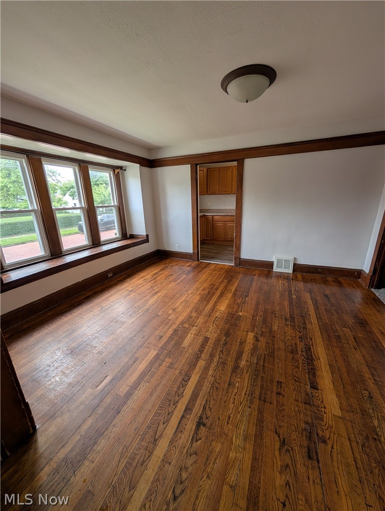 3558 Bosworth Road Cleveland, OH 44111 - Photo 11 of 33 Downstairs unit Dining room