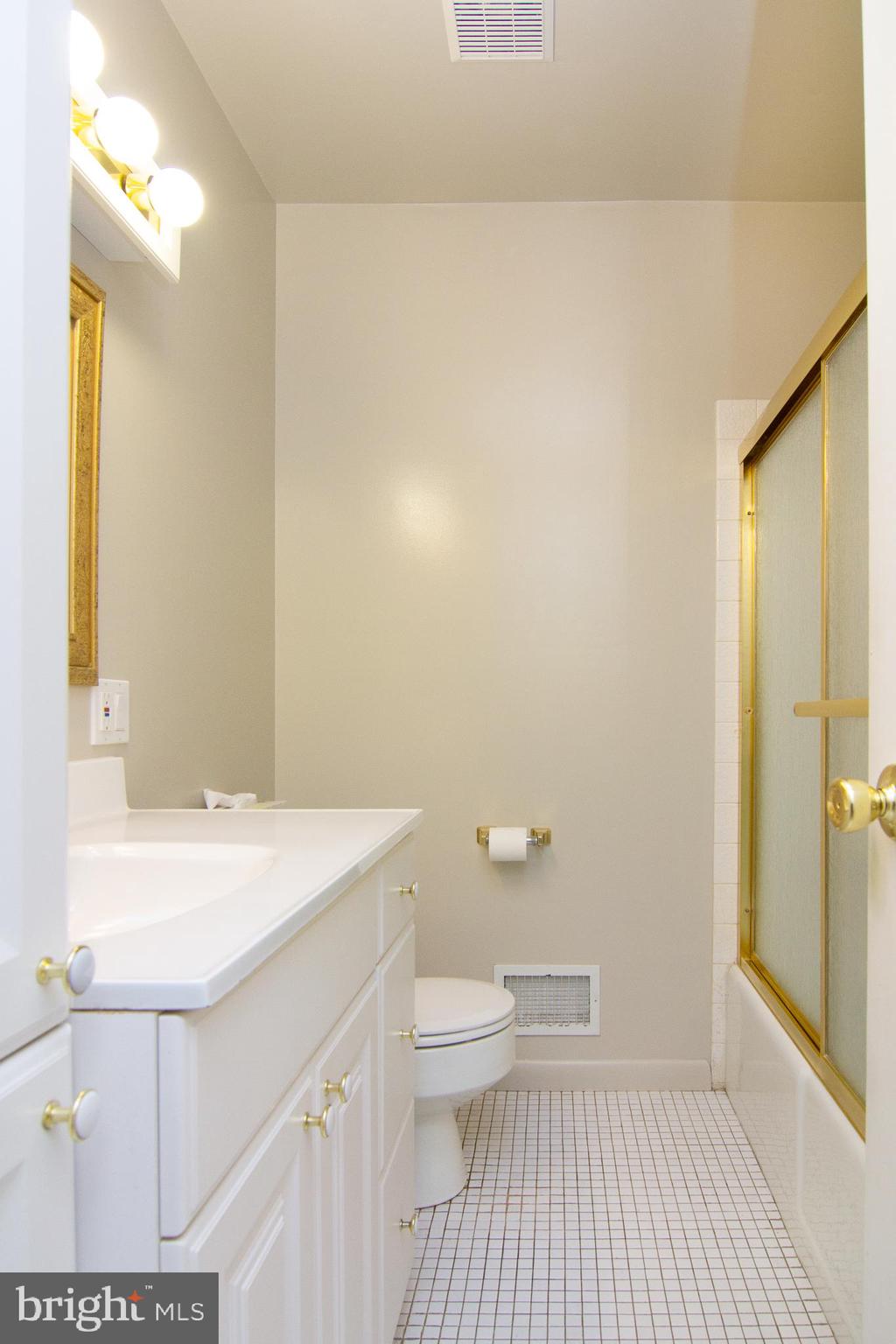 116 Strongwood Road Owings Mills, MD 21117 - Photo 15 of 32 Full Bath
