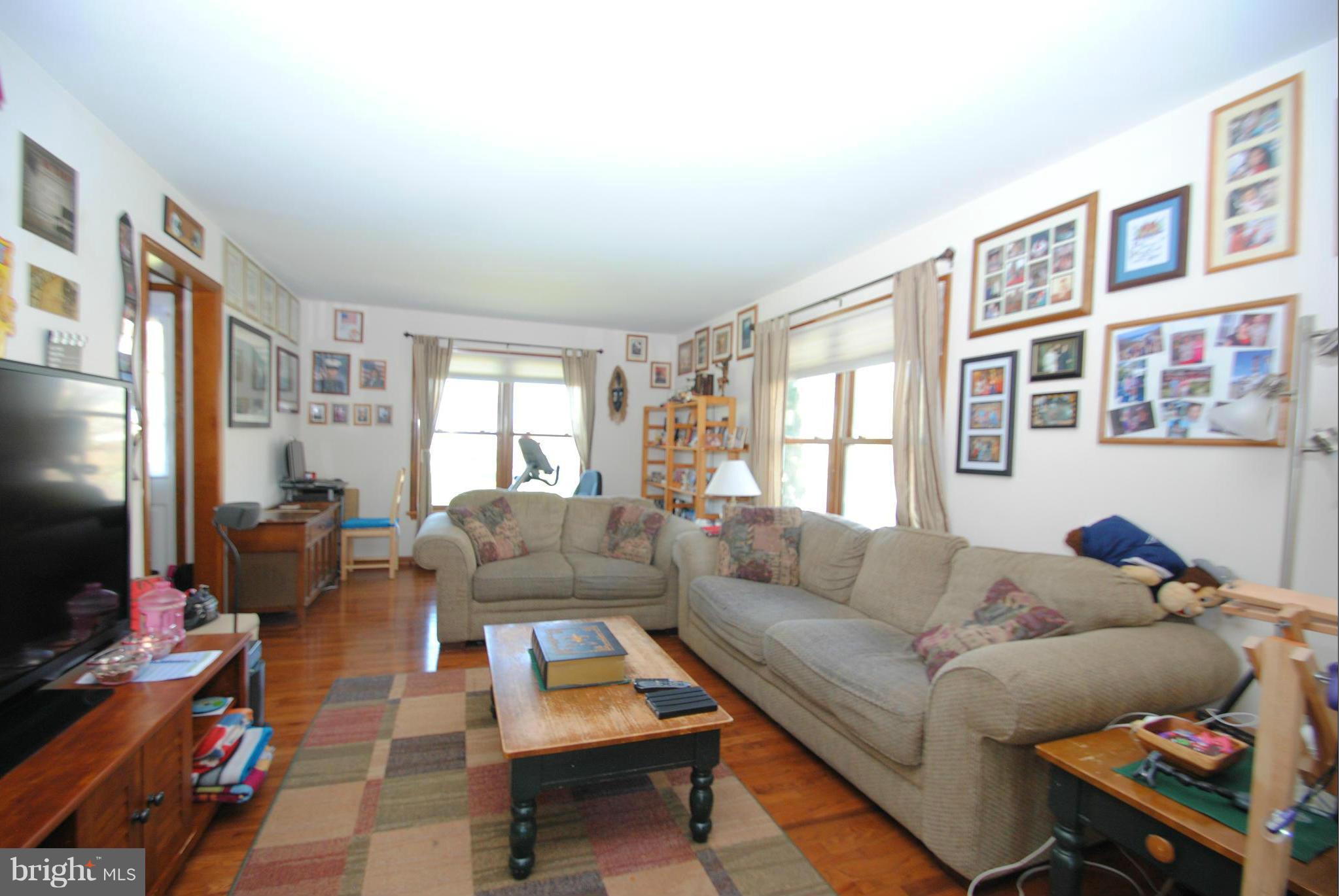 266 Choptank Road Stafford, VA 22556 - Photo 11 of 18 Living Room