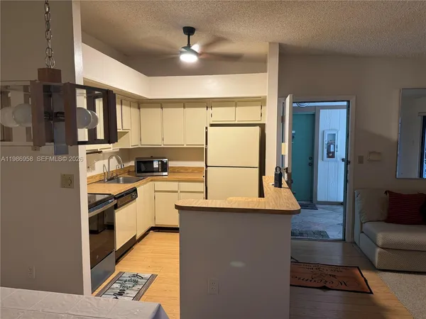 $2,000 | 10419 East Clairmont Circle, Unit 205, Tamarac, FL 33321