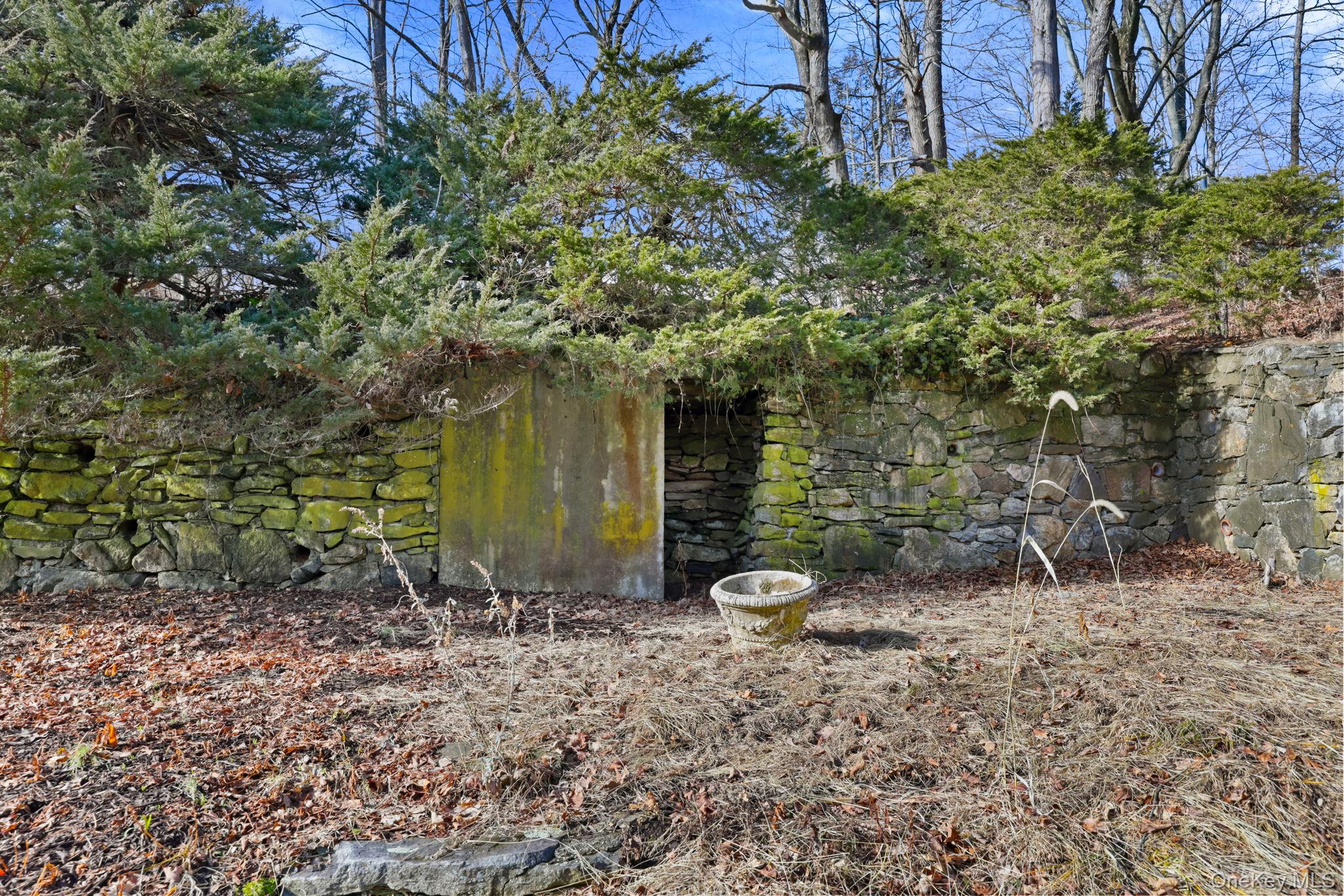 335 Roaring Brook Road Chappaqua, NY 10514 - Photo 17 of 49