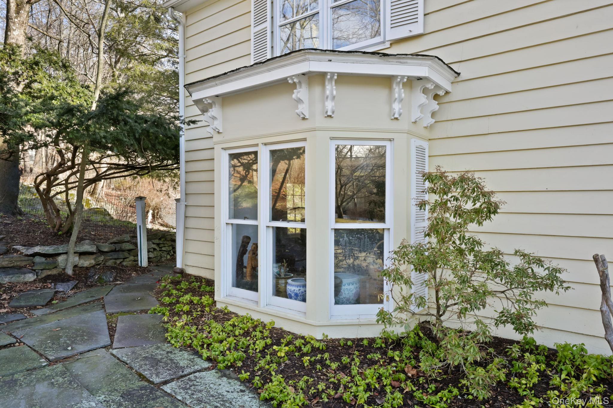 335 Roaring Brook Road Chappaqua, NY 10514 - Photo 5 of 49