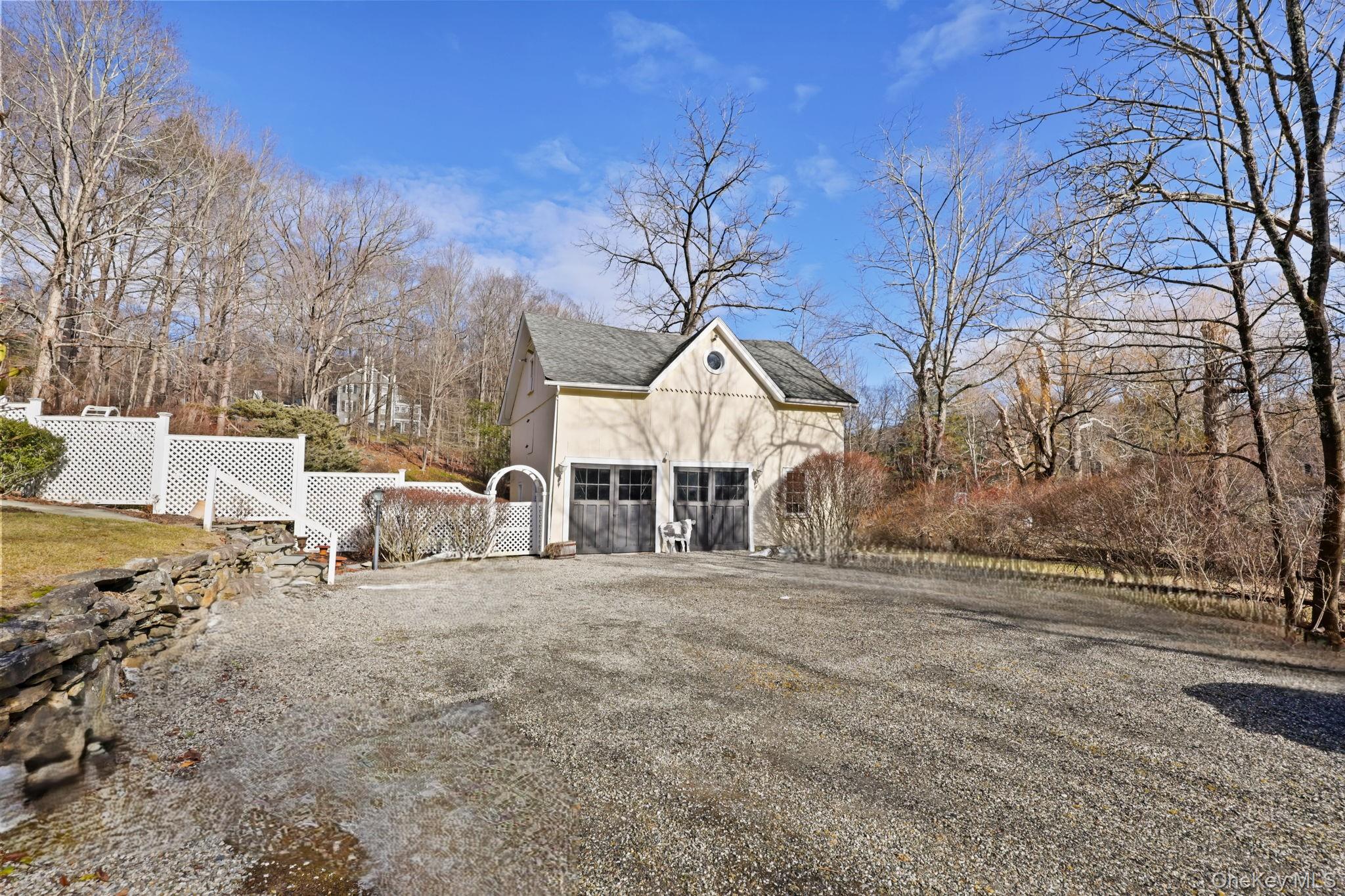 335 Roaring Brook Road Chappaqua, NY 10514 - Photo 6 of 49