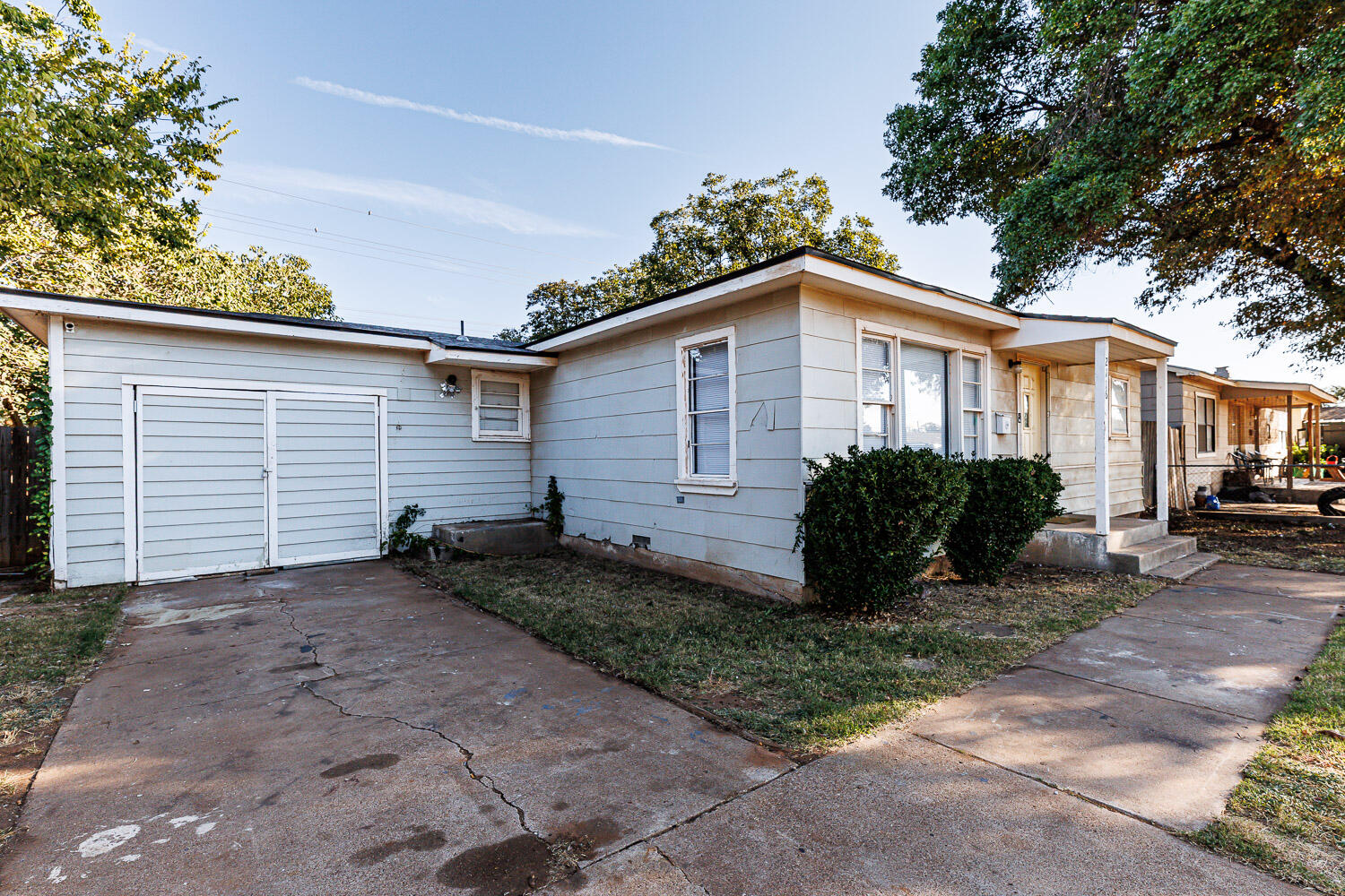 2116 36th Street Lubbock, TX 79412 - Photo 34 of 34 Garage - Front Entry