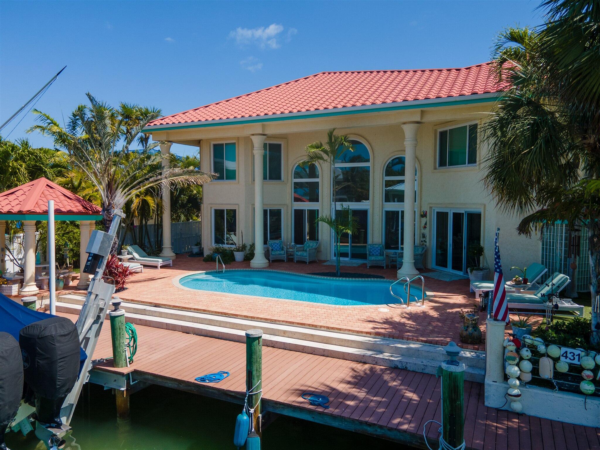 431 12th Street Key Colony Beach, FL 33051 - Photo 2 of 31 Backyard View