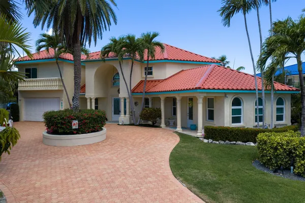 $3,900,000 | 431 12th Street, Key Colony Beach, FL 33051