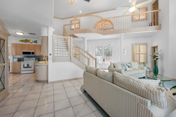 $3,900,000 | 431 12th Street, Key Colony Beach, FL 33051