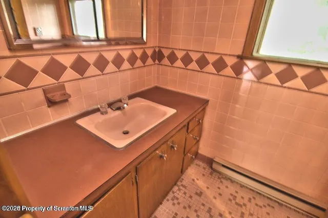 $1,200 | 154 Parsonage Street, Pittston, PA 18640