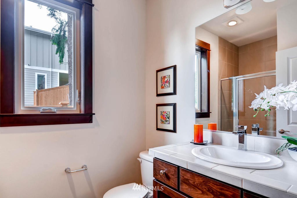 10137 Northeast 147th Street Bothell, WA 98011 - Photo 12 of 25 Gallery Image 12