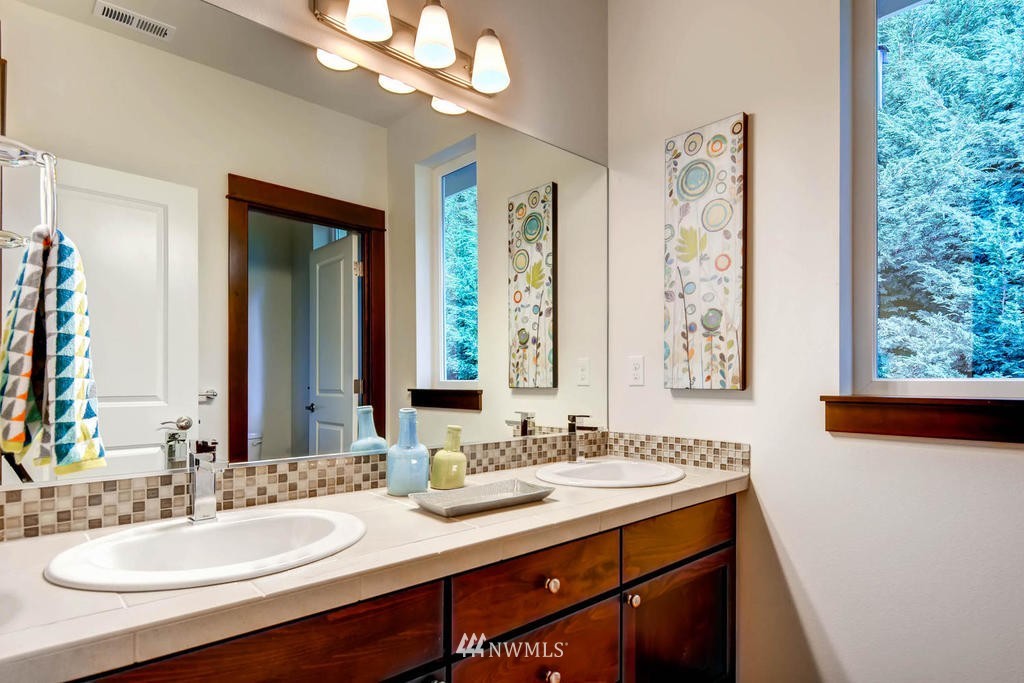 10137 Northeast 147th Street Bothell, WA 98011 - Photo 18 of 25 Gallery Image 18