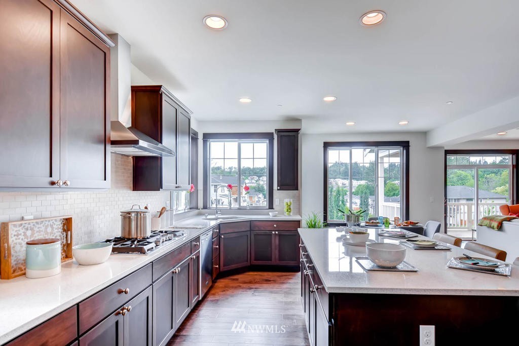 10137 Northeast 147th Street Bothell, WA 98011 - Photo 9 of 25 Gallery Image 9