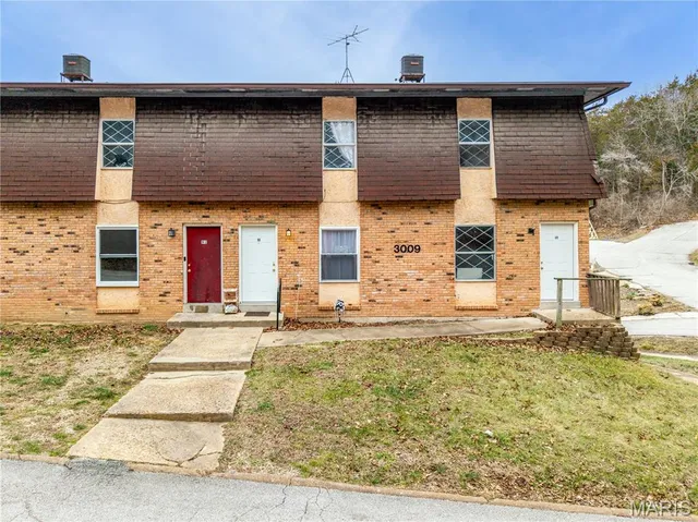$950 | 3009 Pembroke Lane, Unit 91, High Ridge, MO 63049