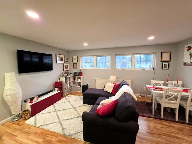 $2,000 | 20 Maine Avenue, Unit 20, Easthampton, MA 01027