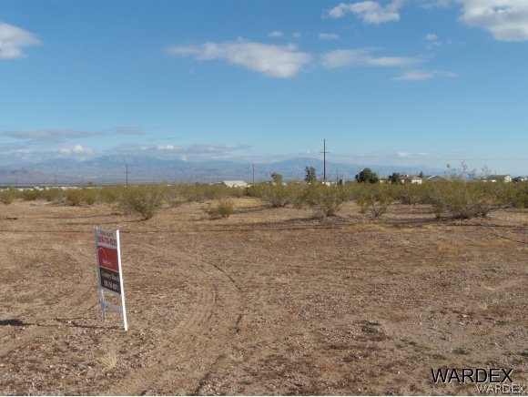 1130 Guthrie Road Golden Valley, AZ 86413 - Photo 2 of 5 View East