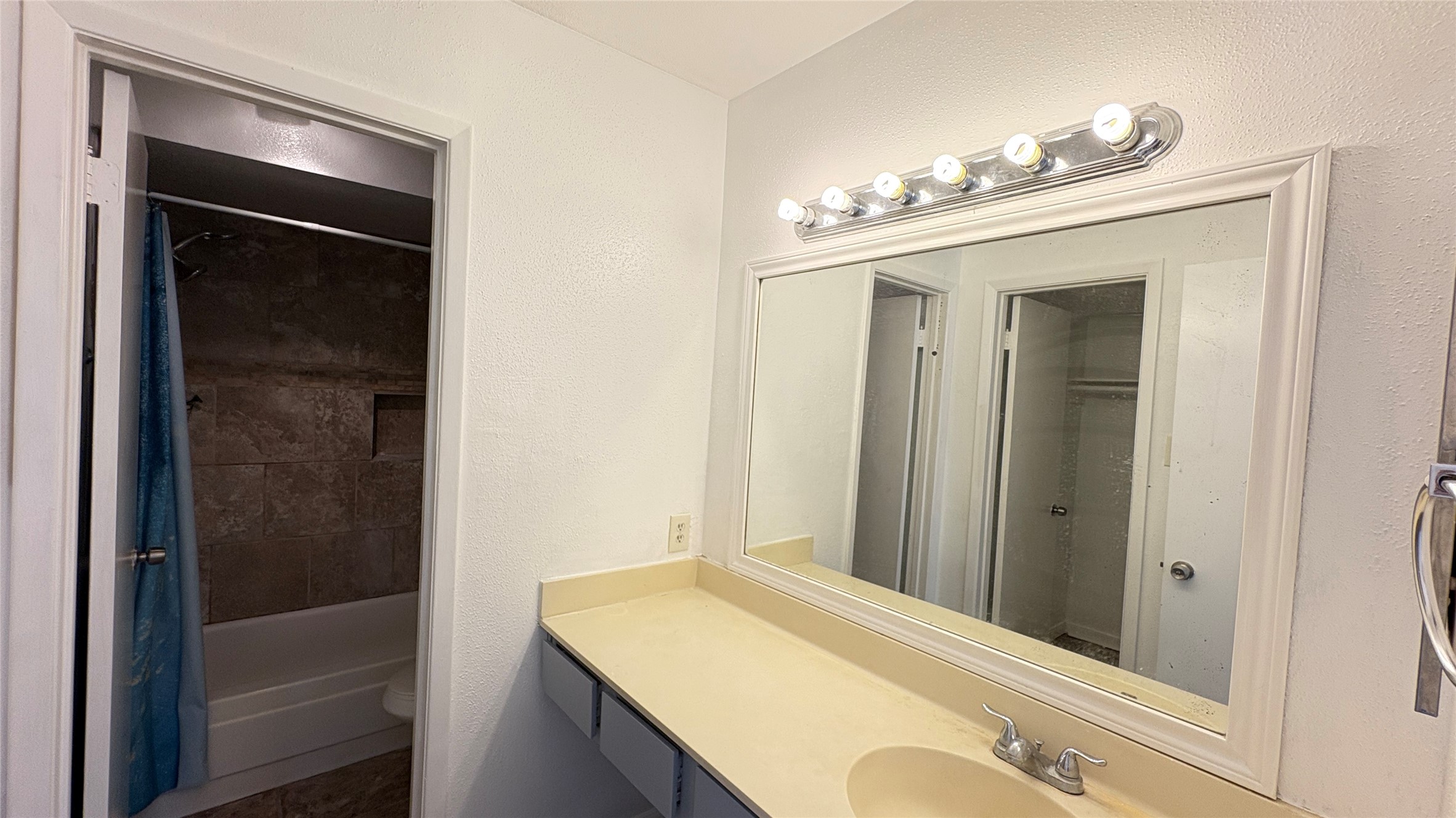 6633 West Airport Boulevard, Unit 101 Houston, TX 77035 - Photo 11 of 25 a bathroom with a sink vanity and a mirror