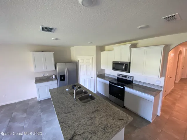 $2,095 | 510 Old Country Rd S East, Palm Bay, FL 32909