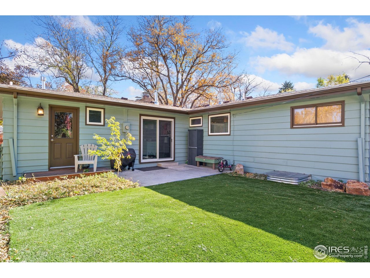 805 Colorado Street Fort Collins, CO 80524 - Photo 38 of 45 a backyard of a house with table and chairs