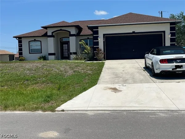 $2,000 | 17 Northeast 11th Lane, Cape Coral, FL 33909