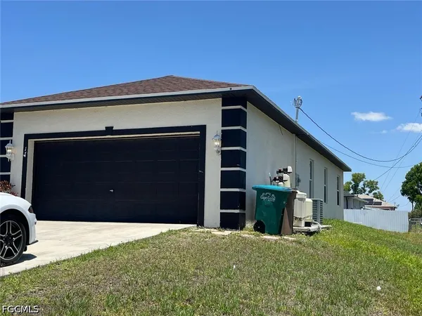 $2,000 | 17 Northeast 11th Lane, Cape Coral, FL 33909