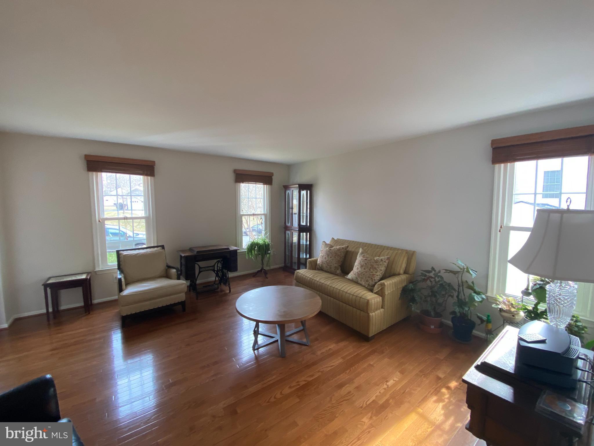 8012 Diving Cliff Lane Springfield, VA 22153 - Photo 8 of 29 Formal Leaving Room