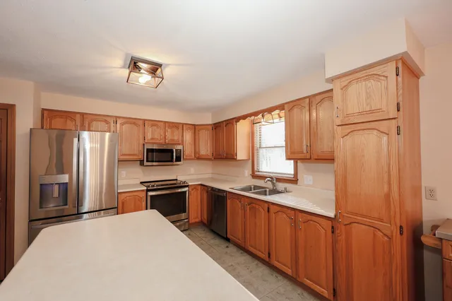 $550,000 | 40 Joanne Drive, Hooksett, NH 03106