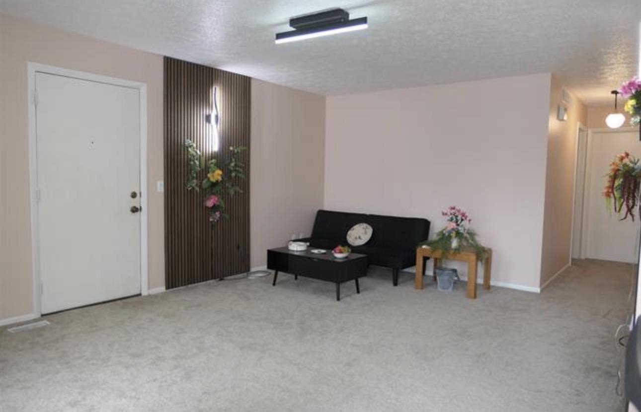 205 East Jolly Road Lansing, MI 48910 - Photo 5 of 19 1950053-4172982d-a101-4764-a50b-bd68ea10ccc7.JPG