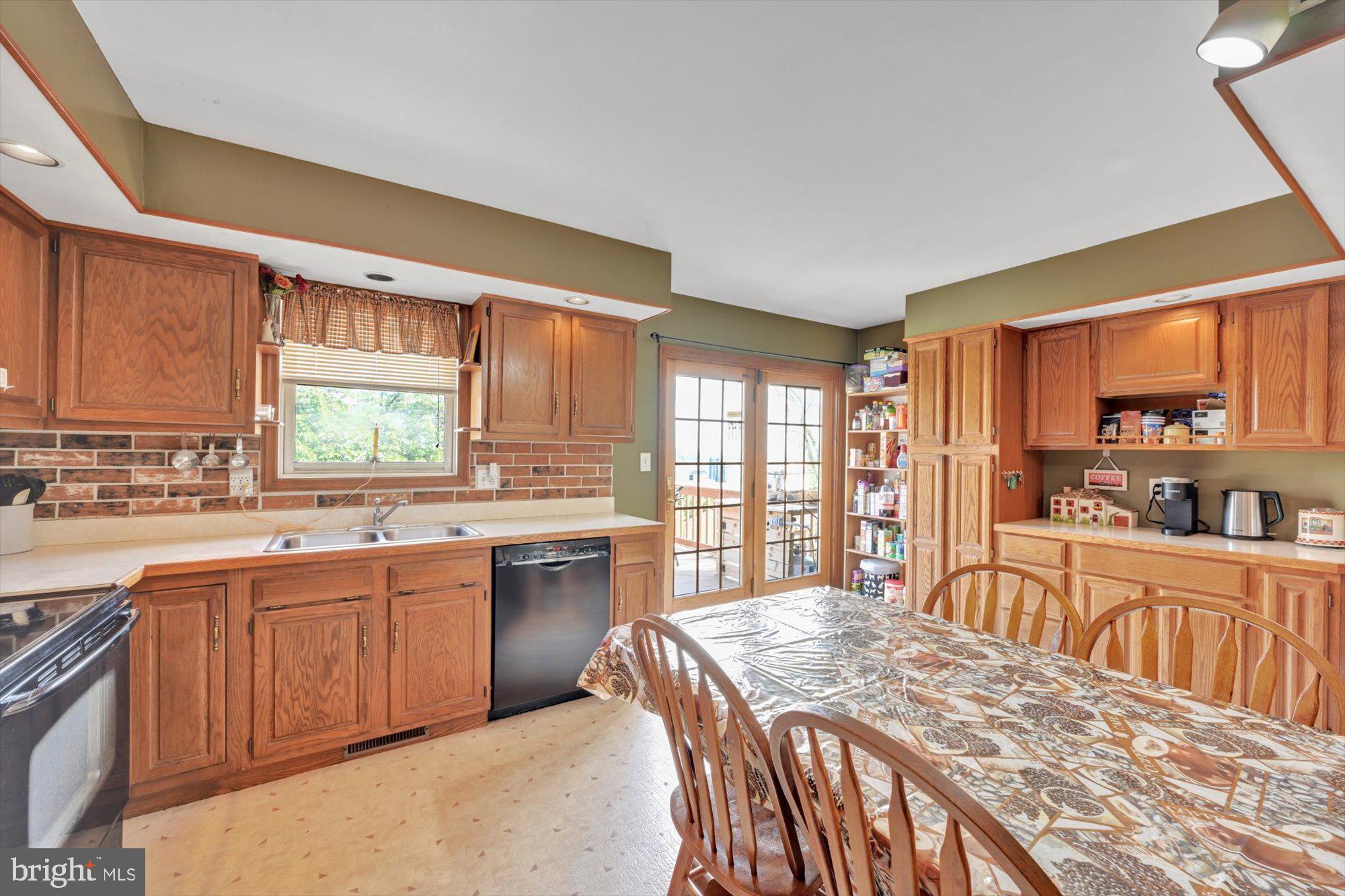 2 South Colebrook Road Manheim, PA 17545 - Photo 6 of 27