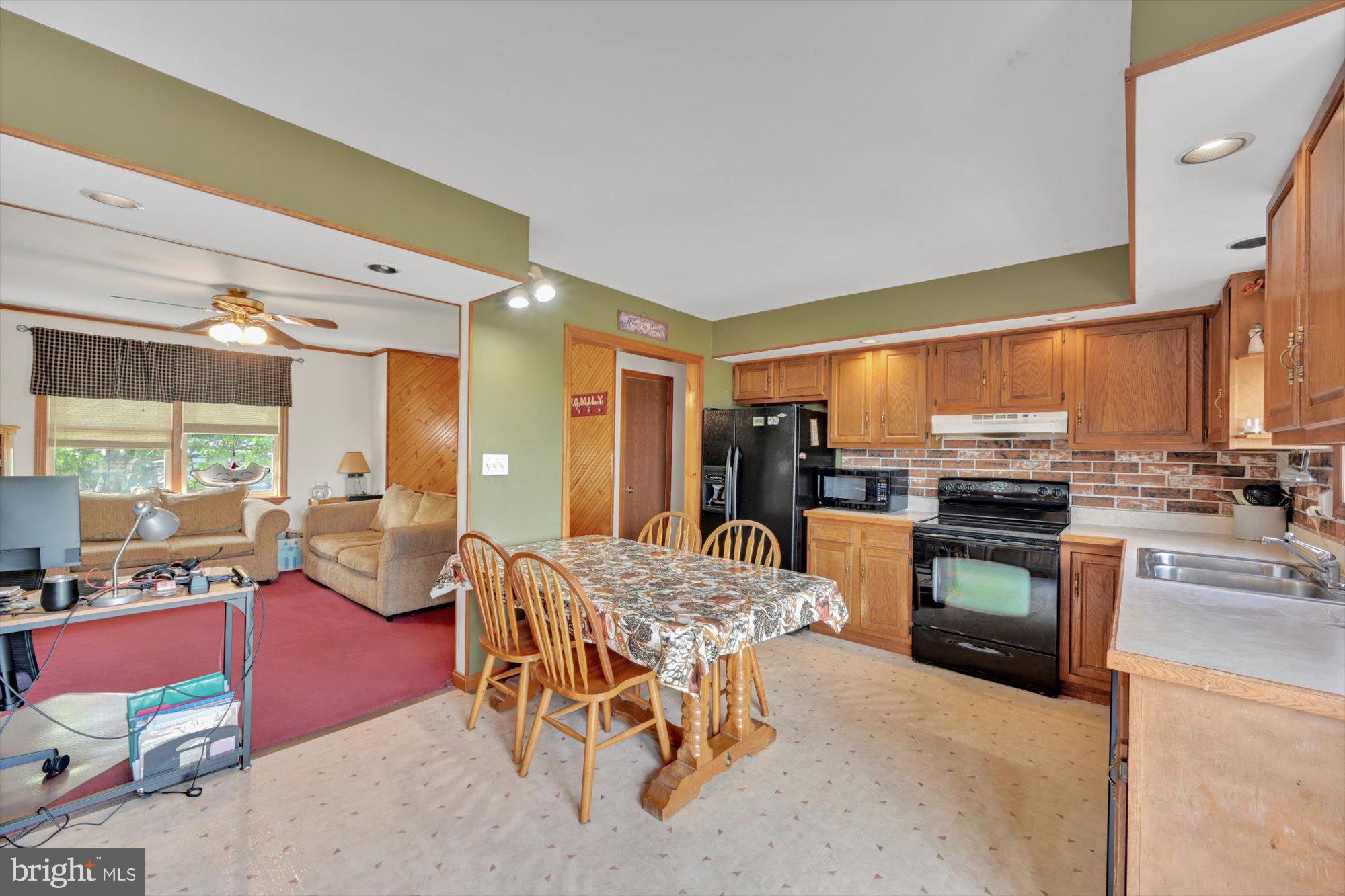 2 South Colebrook Road Manheim, PA 17545 - Photo 8 of 27