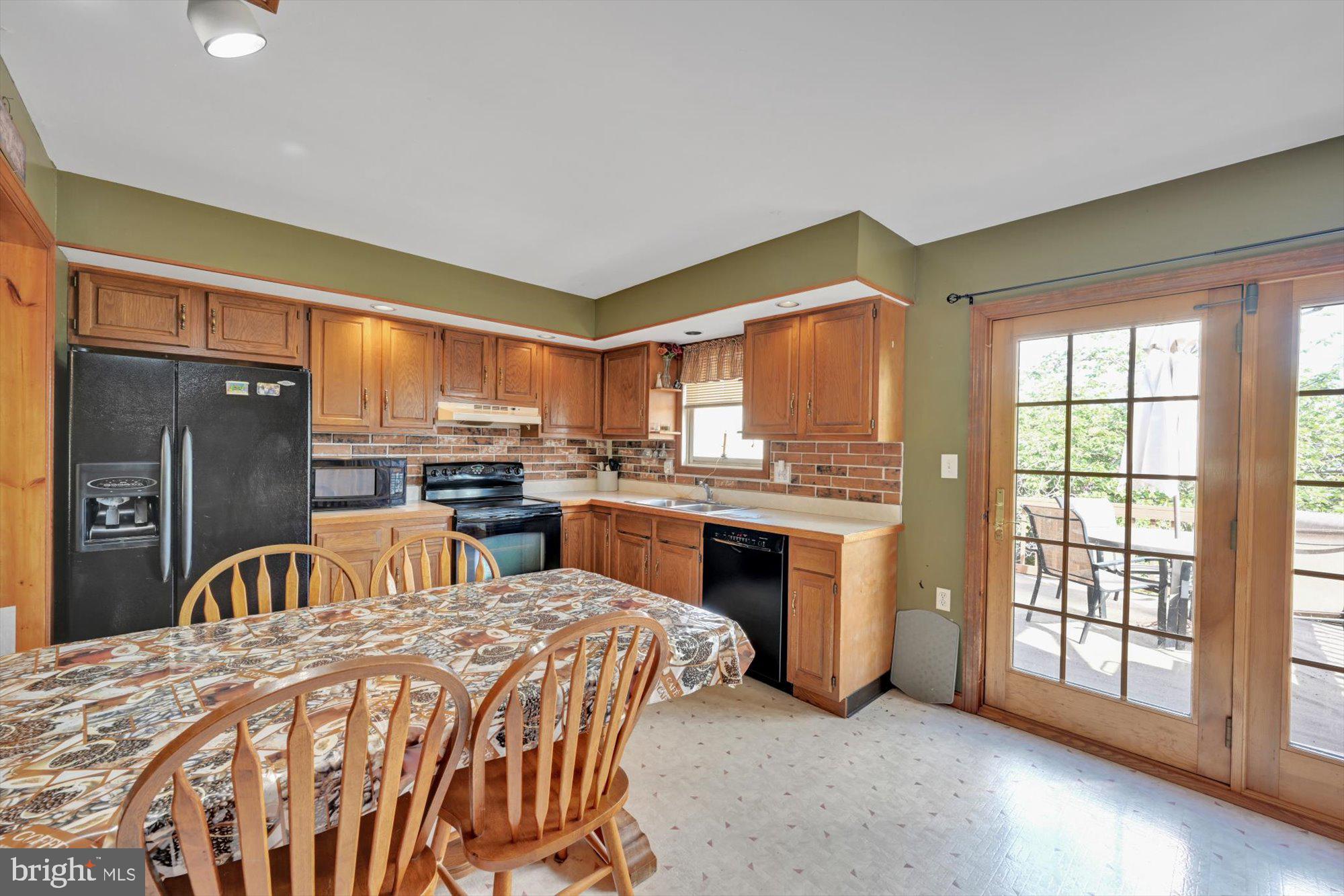 2 South Colebrook Road Manheim, PA 17545 - Photo 9 of 27