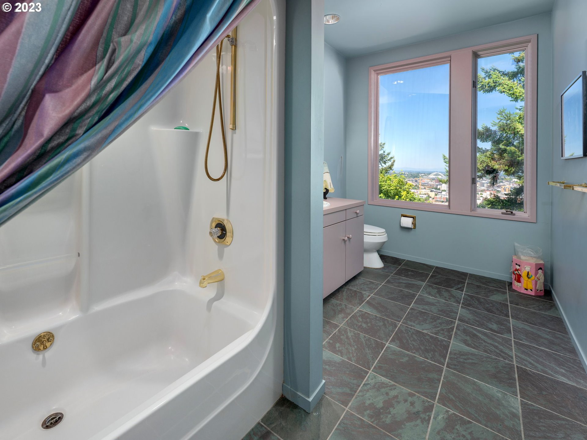 1405 Southwest Cardinell Drive Portland, OR 97201 - Photo 33 of 36 a bathroom with a bathtub and a shower