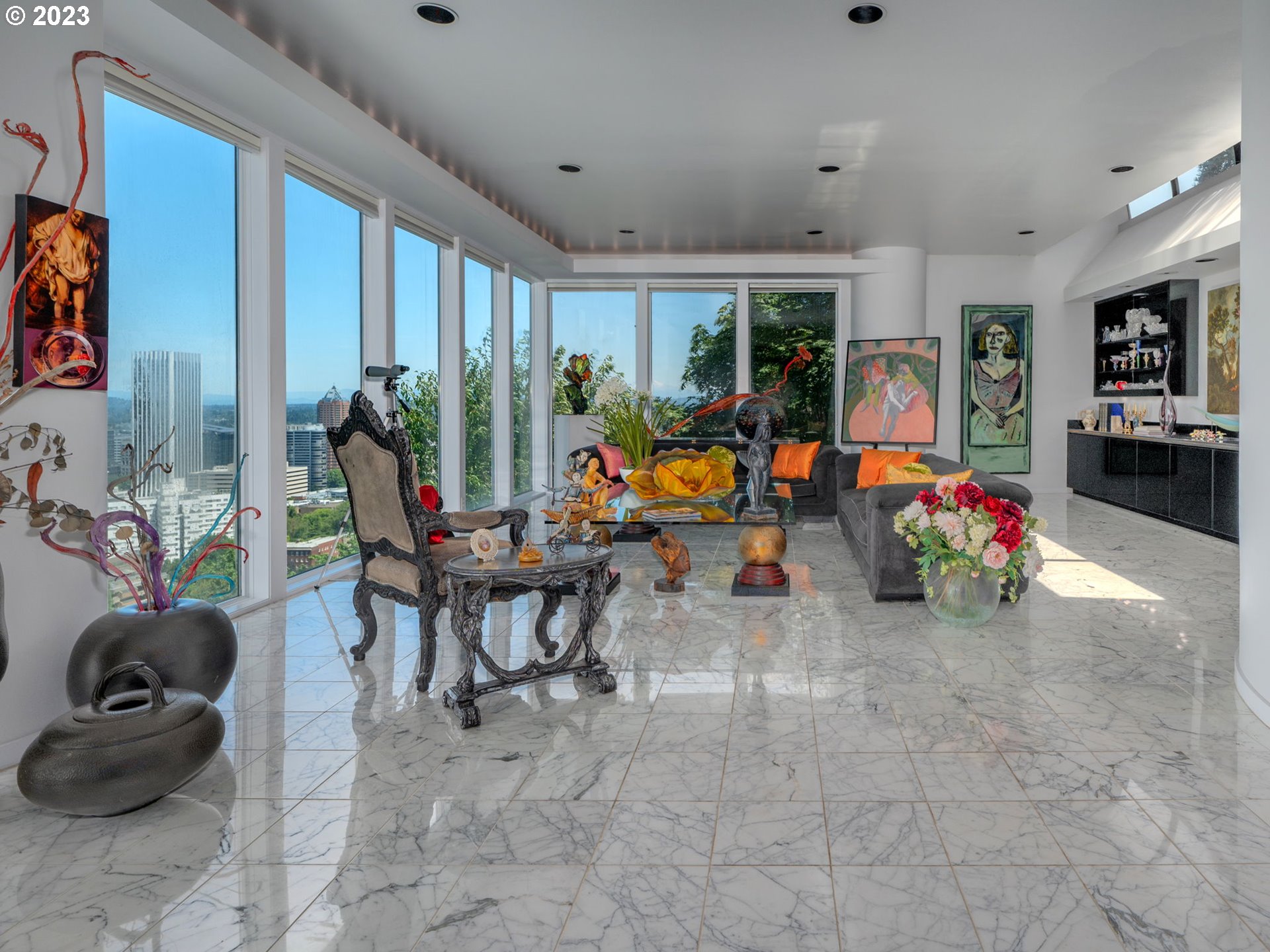 1405 Southwest Cardinell Drive Portland, OR 97201 - Photo 6 of 36 a view of a room with gym equipment