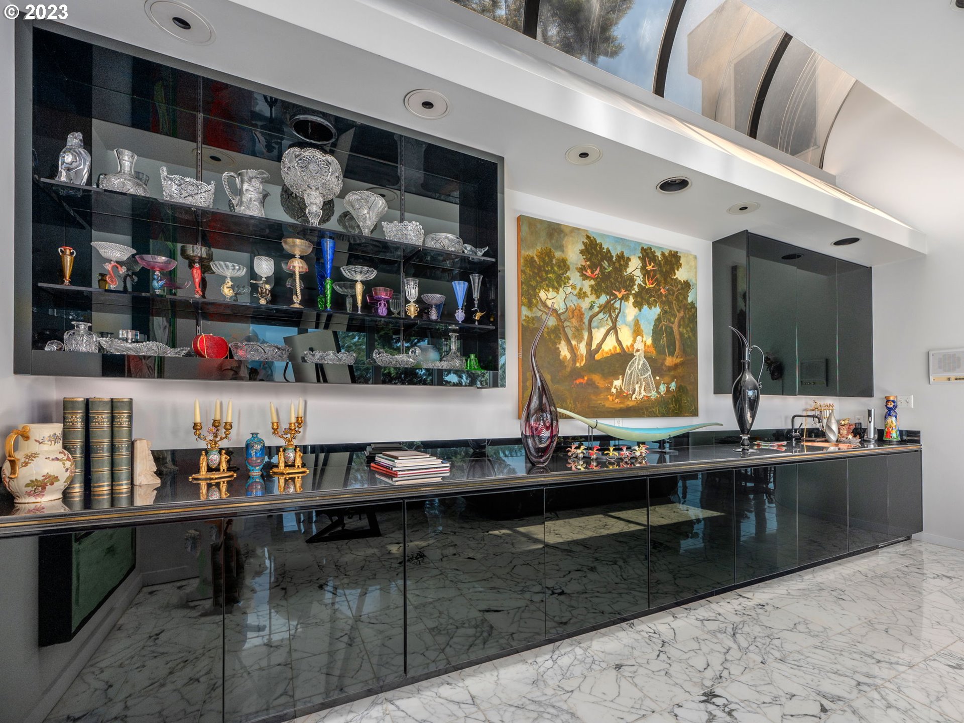 1405 Southwest Cardinell Drive Portland, OR 97201 - Photo 8 of 36 a kitchen with lots of counter top space