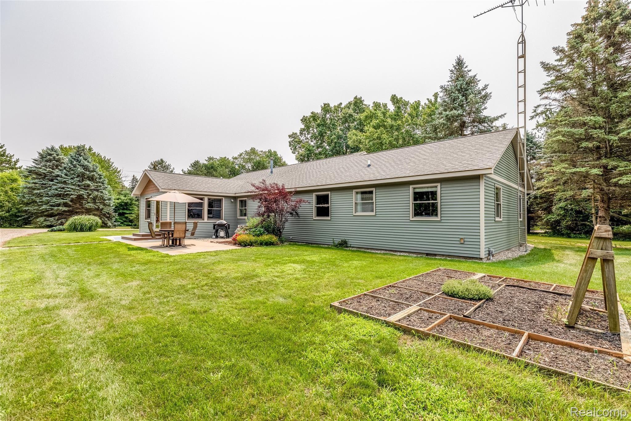 3787 Hooker Road Pinckney, MI 48169 - Photo 50 of 55 7.Back