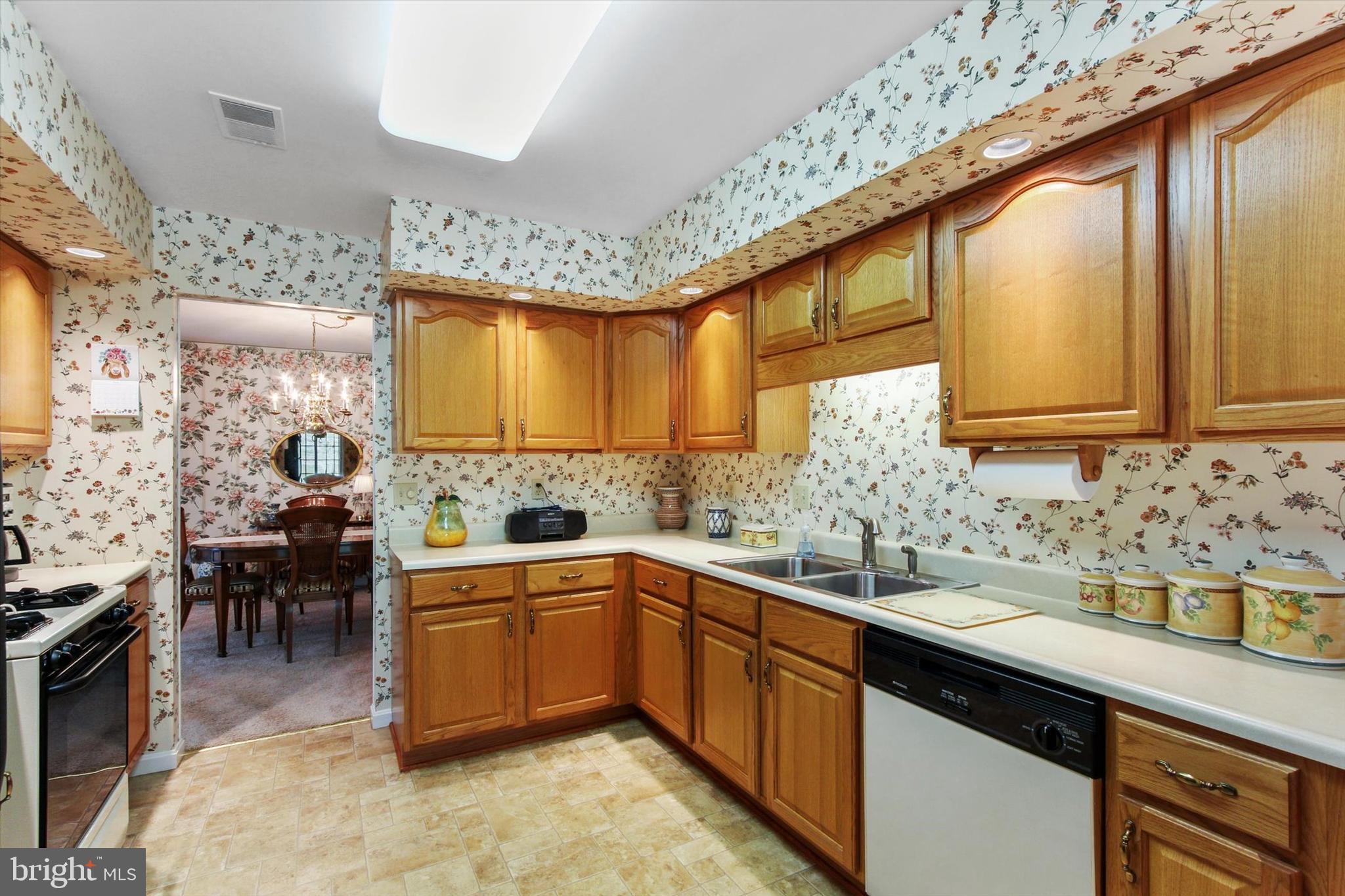 3047 Lakefield Road, Unit 3047 York, PA 17402 - Photo 9 of 28 Gallery Image 9
