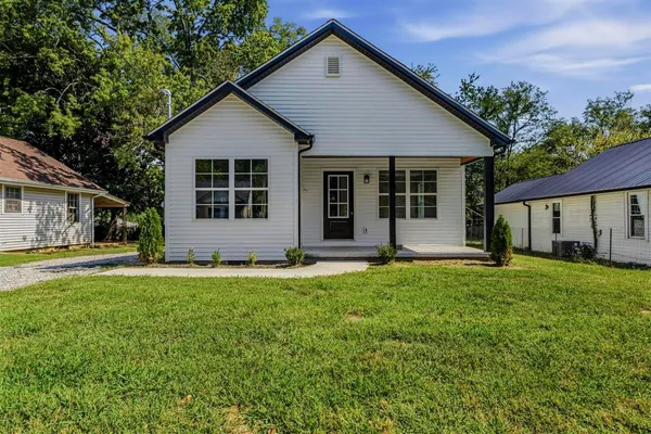 $179,900 | 209 Bryan Street, Glasgow, KY 42141
