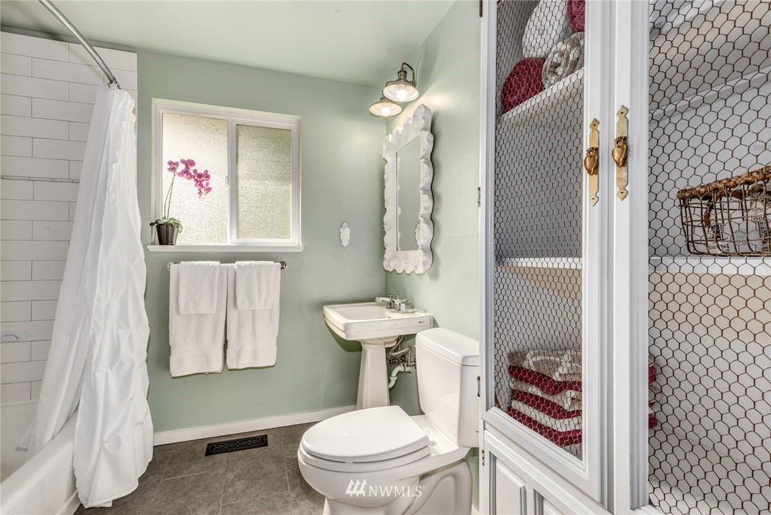 8823 Northeast 190th Street Bothell, WA 98011 - Photo 18 of 40 Gallery Image 18
