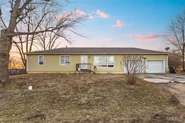 $119,500 | 608 Harman Street, Pleasant Hill, IL 62366