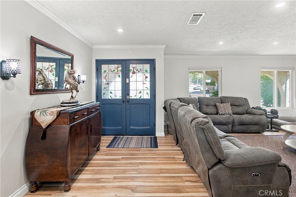 24701 Fourl Road Newhall, CA 91321 - Photo 5 of 42 Gallery Image 5