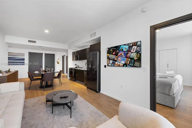 $10,000 | 398 Northeast 5th Street, Unit 4418, Miami, FL 33132