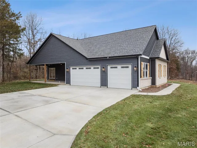 $599,900 | 431 Shady Trail Drive, Troy, MO 63379