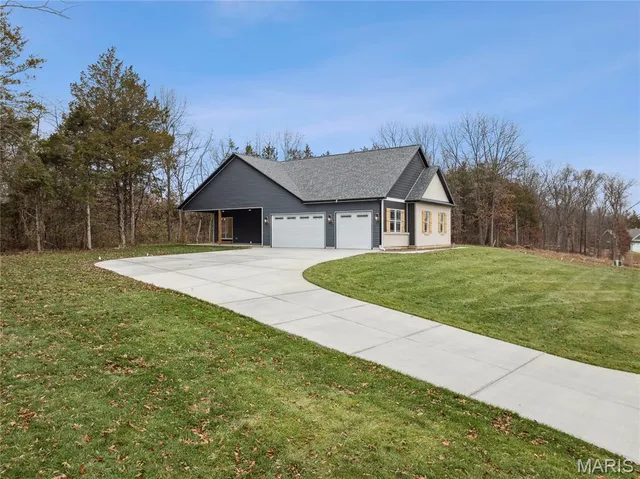 $599,900 | 431 Shady Trail Drive, Troy, MO 63379