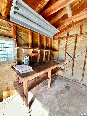 $64,900 | 527 Washington Street Southwest, Clay City, IL 62824