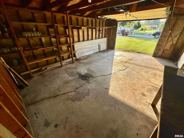 $64,900 | 527 Washington Street Southwest, Clay City, IL 62824