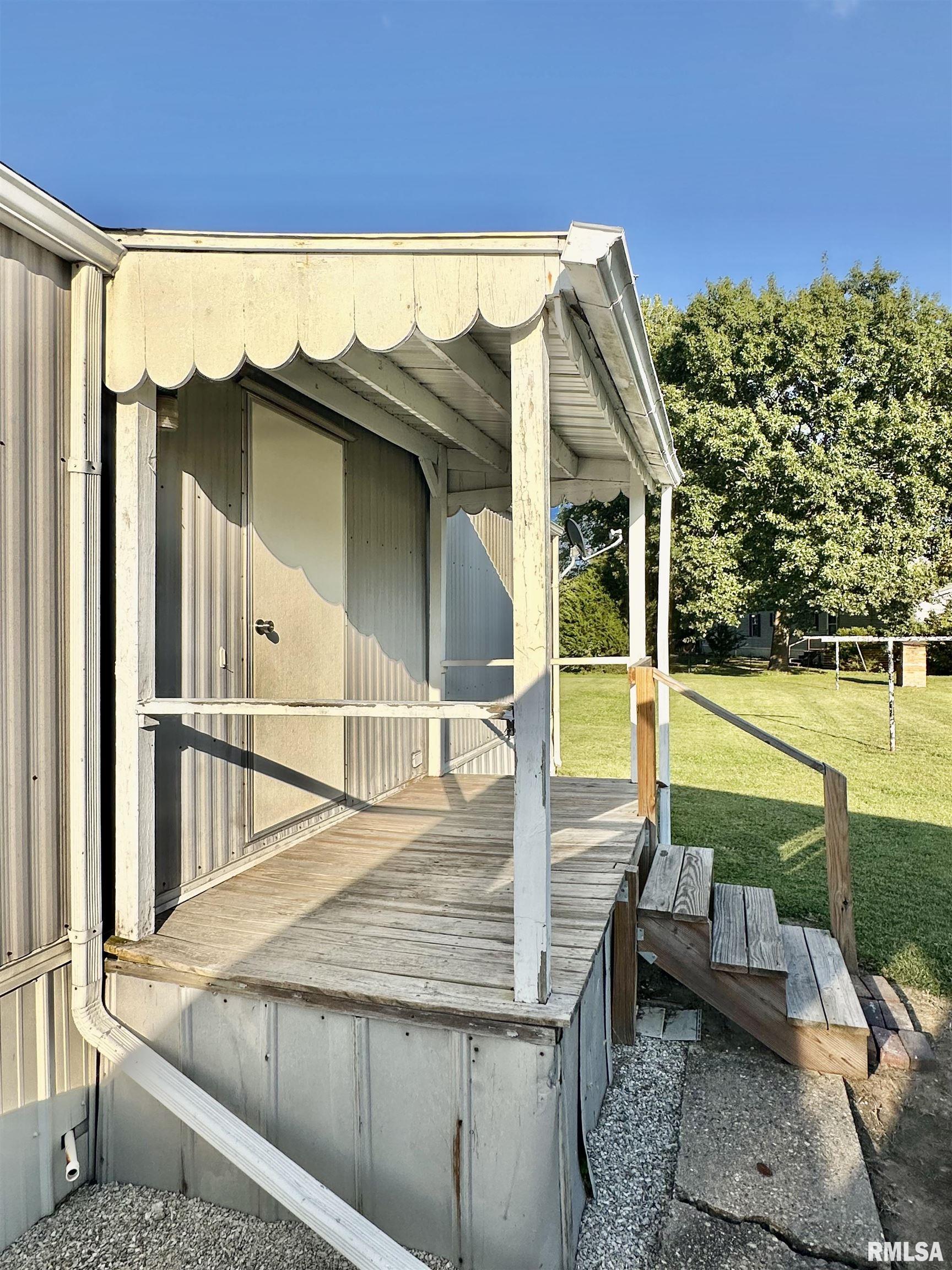 527 Washington Street Southwest Clay City, IL 62824 - Photo 14 of 41