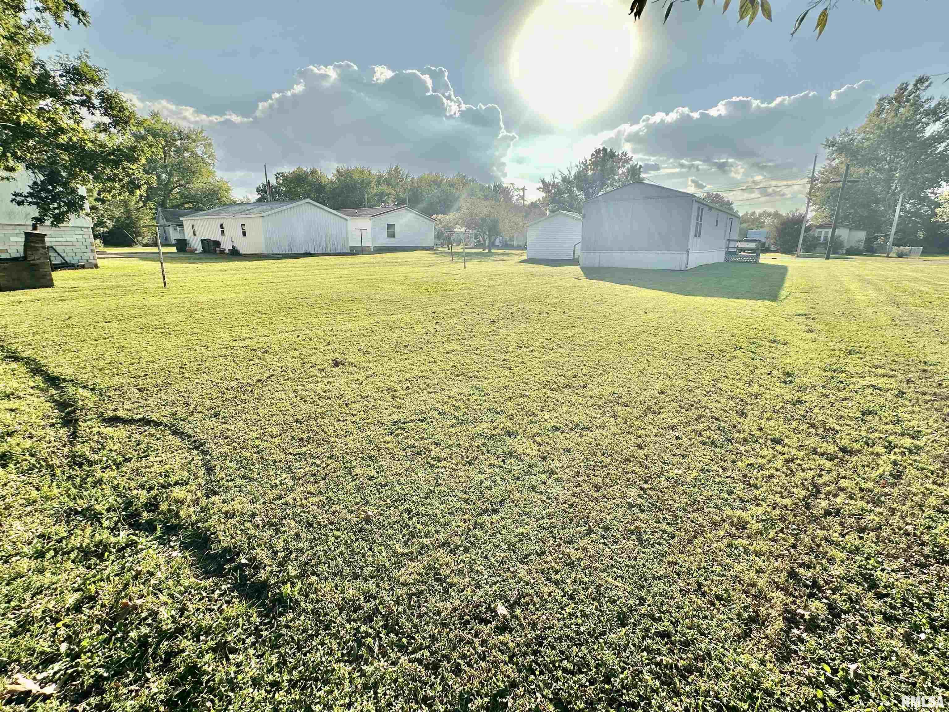 527 Washington Street Southwest Clay City, IL 62824 - Photo 16 of 41