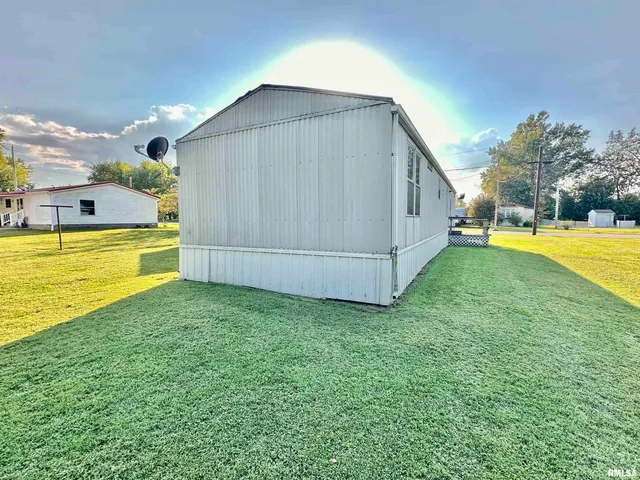 $64,900 | 527 Washington Street Southwest, Clay City, IL 62824