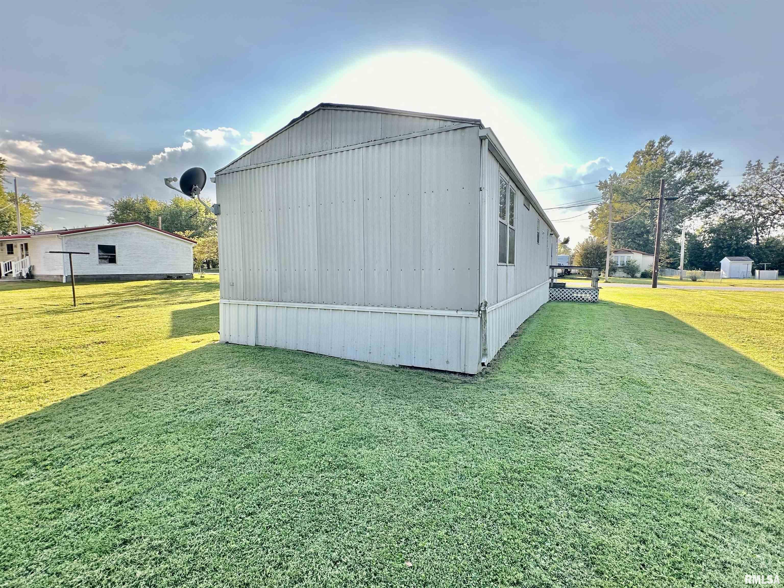 527 Washington Street Southwest Clay City, IL 62824 - Photo 17 of 41