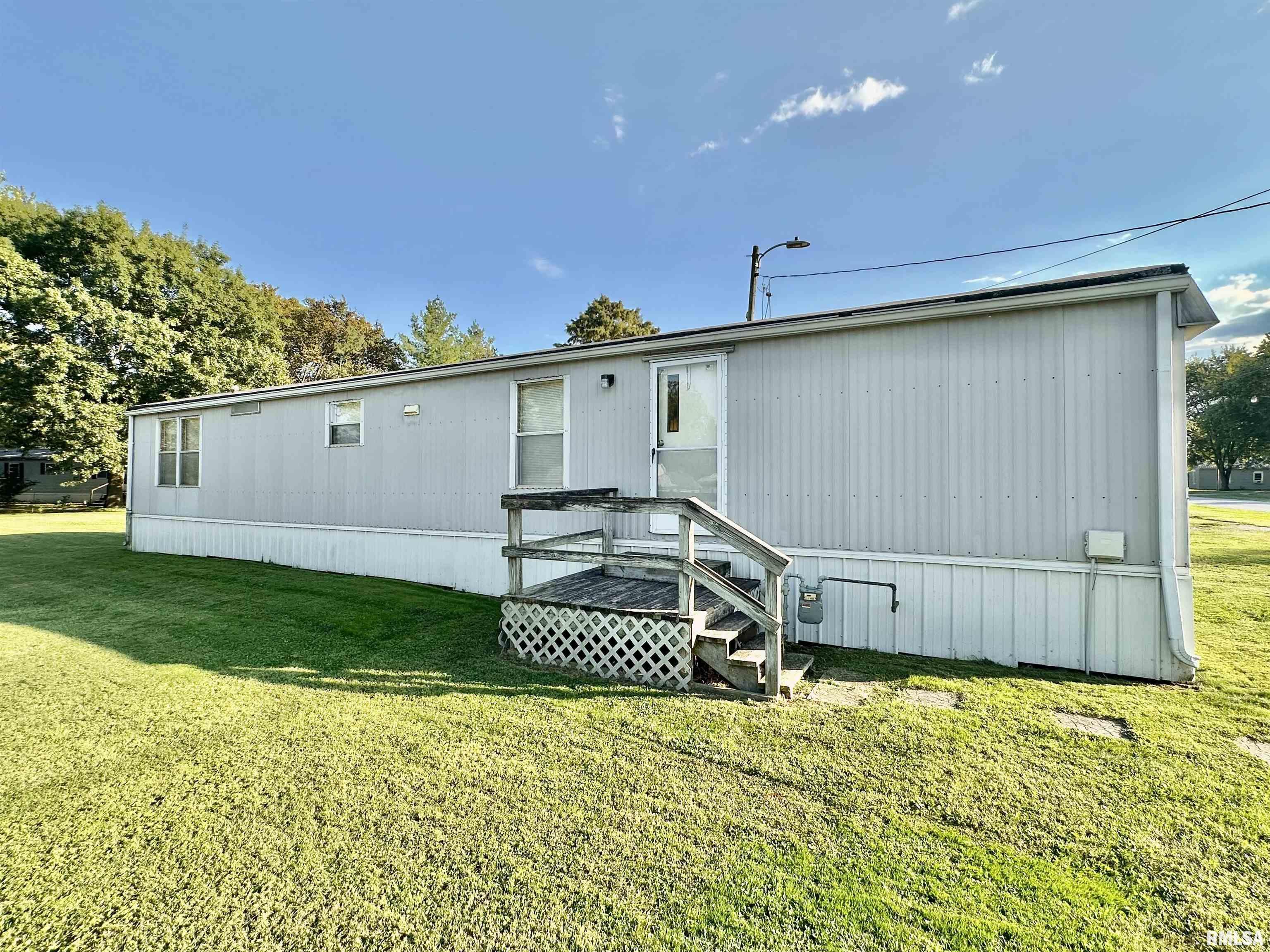 527 Washington Street Southwest Clay City, IL 62824 - Photo 19 of 41