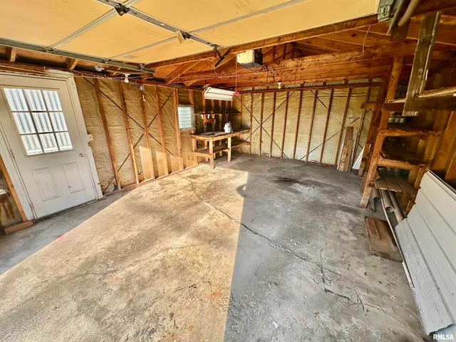 $64,900 | 527 Washington Street Southwest, Clay City, IL 62824